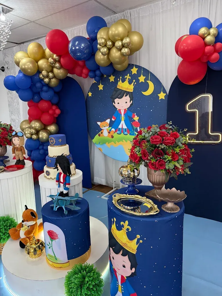 Decoração Pequeno Príncipe em azul, vermelho e dourado